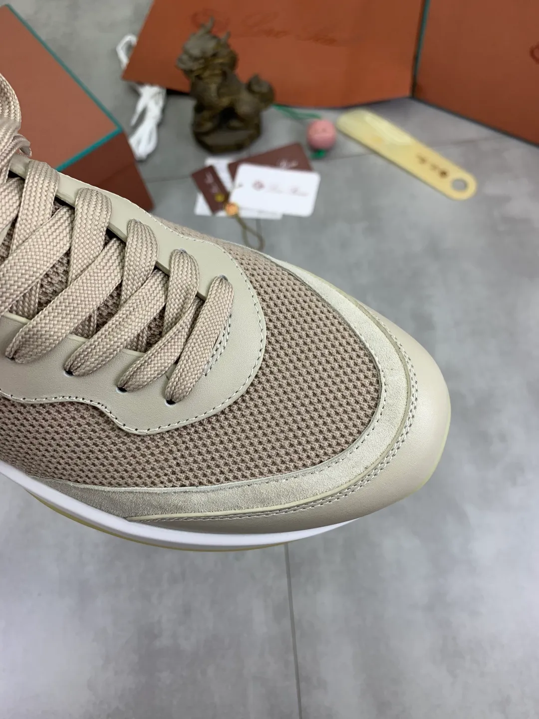 Men's Men's Shoes 💰P620 New 💰High Quality Latest Casual Shoes Loro Piana 💯Top Authentic Grade💯Buy the original 1:1 copy💯 Founded the existing Loro Piana company on April 24, 1924. It is now the sixth generation of family business, providing top quality products to customers who are discerning about taste and quality. Imported original fly woven fabric with cowhide fabric, plain calfskin lining, hand-stitched thread with cowhide feet, original packaging, code number: 38-44 (customized for 45 and 46), seven colors available